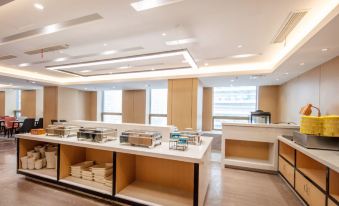 GELI Hotel (Nantong Zhongyang Shangwuqu Tiyu Huizhanzhongxin)
