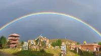 Roblin Hot Spring Hotel in Gesar Wangcheng, Ganzi County - parking