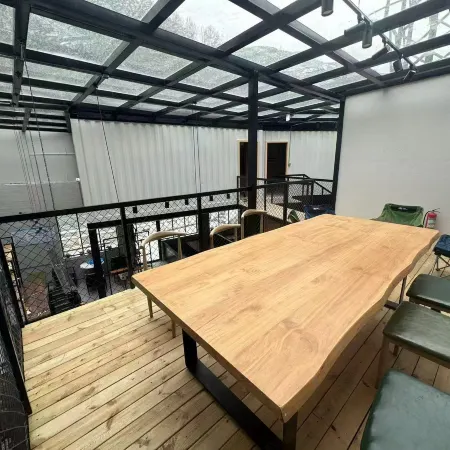 Unrestrained Youth Hostel
