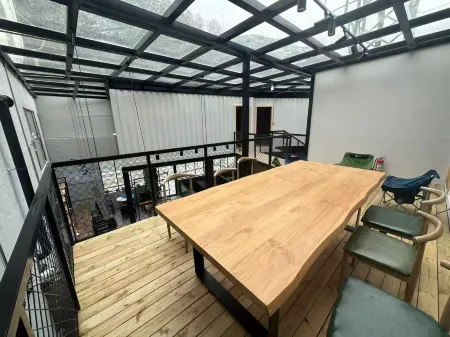 Unrestrained Youth Hostel Отели в г. Кандин