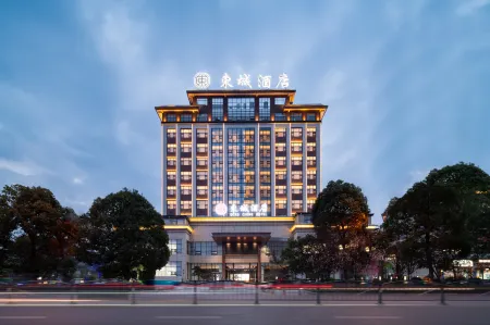 Dongcheng Hotel (Huangguoshu Street Xixiu District High School) Отели рядом с достопримечательностью «Anshun Ancient City Historical and Cultural Block»