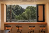 Yuran Riverside Designer Art Hotel - พร้อมอาหารเช้า