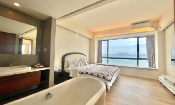 Huizhou Xiaojingwan Blue Sea Xi'an Light Luxury Seaview Apartment