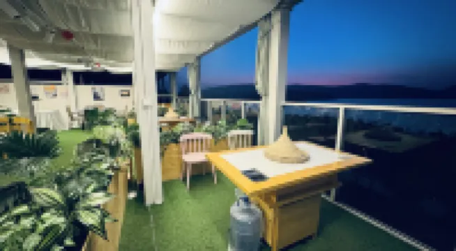 Yuxi Shanju Seaview Homestay (Fuxian Lake Branch)