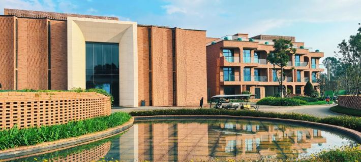 Dongfengyun Yunmu Hot Spring Hotel Hotel di Mile
