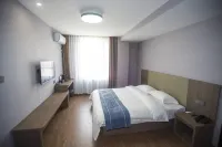 Kuandian Green Express Hotel - Mountain view