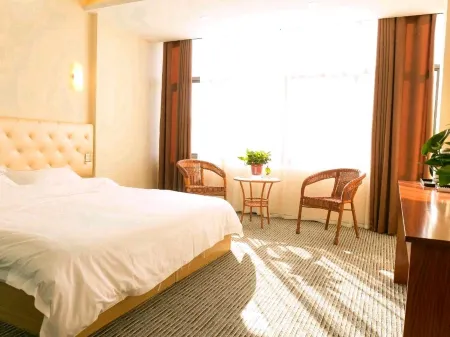 Yongcheng Left Bank Bathing Hotel Отели рядом с достопримечательностью «Mount Mangdang Tourist Area»