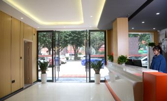 Orange Guest Chain Hotel (Ganzhou Jiufang Gold Plaza Store)