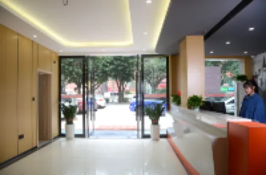Orange Ke Chain Hotel (Ganzhou Nine Square Shopping Center The Mixc)
