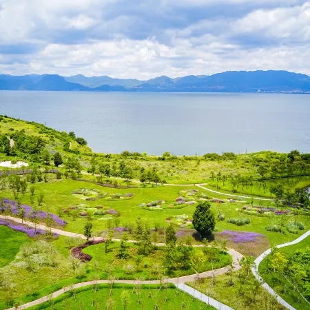 Fuxian Lake Xisu Hotel