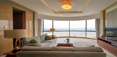 Grand Hotel Qinhuang Отели рядом с достопримечательностью «Northeastern University at Qinhuangdao (East Gate 1)»