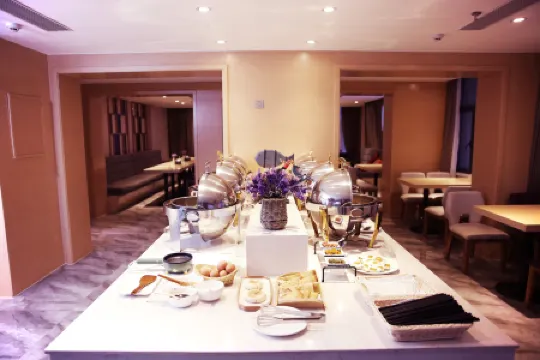 Lavande Hotel (Urumqi Changjiang Road International Trade City store) Отели рядом со станцией Wulumuqi South Railway Station