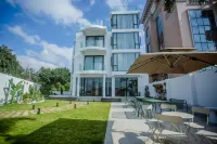 Southlane Hotel