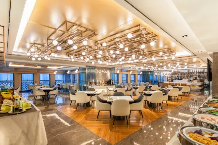 ATOUR S Hotel ShenZhen NanShan QianHai Отели рядом с достопримечательностью «Yeshi Ancestor Temple»