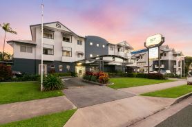 ケアンズ クイーンズ コート