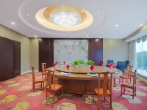 Vienna Hotel (Xinxian store) Hotels in Xin County
