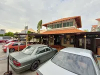 Cozzy Motel Malacca Hotels in 