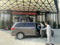 Four Seasons Hotel (Baise Dream Island Shopping Plaza) - parking