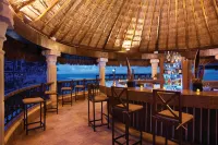 Wyndham Alltra Playa del Carmen Adults Only All Inclusive - bar