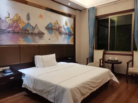 Wuchuan Hongguan Business Hotel Отели рядом с достопримечательностью «Chenlanbin Former Residence»