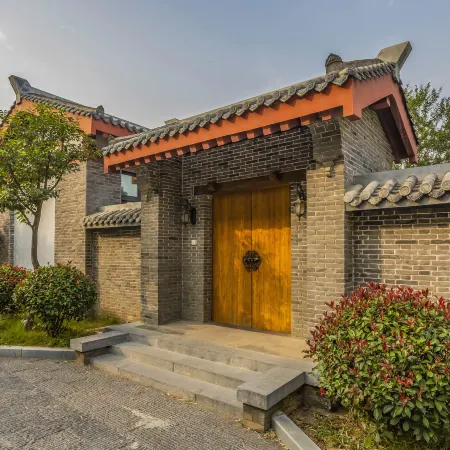 Zhongzhou Leading Hotel