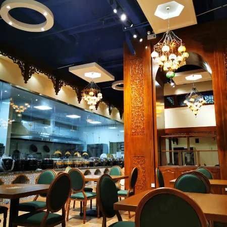 Sky Mirror Grand Hotel