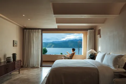 Lugu Lake Qiushan Hotel