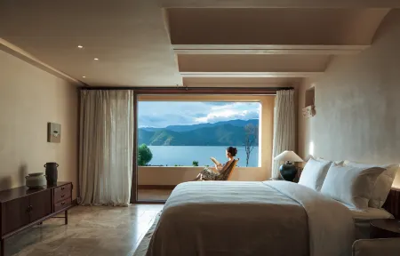 Lugu Lake Qiushan Hotel Отели рядом с достопримечательностью «Lover Tree»