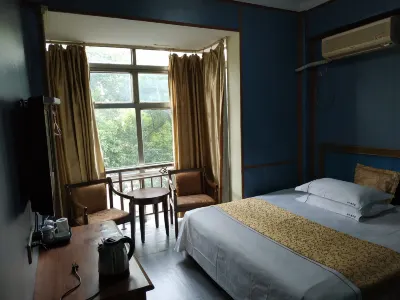 Anqing Huifu Home Hotel Отели рядом с достопримечательностью «Анцин Цзян-Лейк Парк»