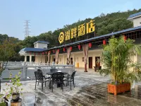 Lakeside Hotel