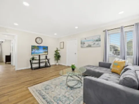 明るくて居心地のよいゲッタウェイ ダウンタウンLAから10分 アルハンブラのホテル