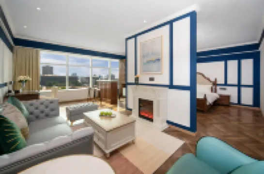 Rushi (Chaowa) Hotel (Chengdu Chunxi Road Tianfu Square Subway Station)