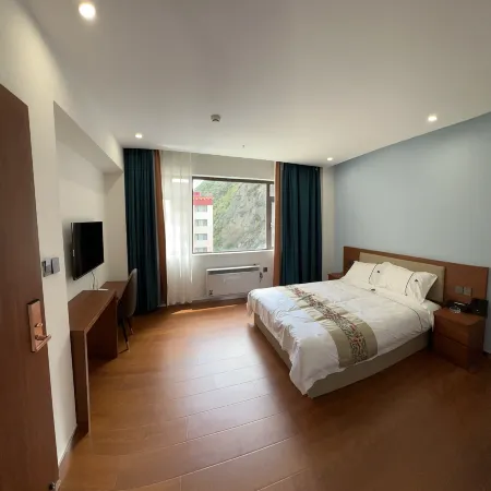 Ganglong Panling Hotel, Dege County