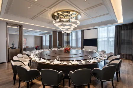 Pinghu Dingren Ramada Hotel Отели рядом с достопримечательностью «Pinghu Mo's Manor»