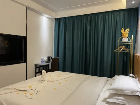 Wanzai Dream Shadow Light Luxury Hotel Отели рядом с достопримечательностью «Wanzai Dazhong Polytechnic Science & Technology School»