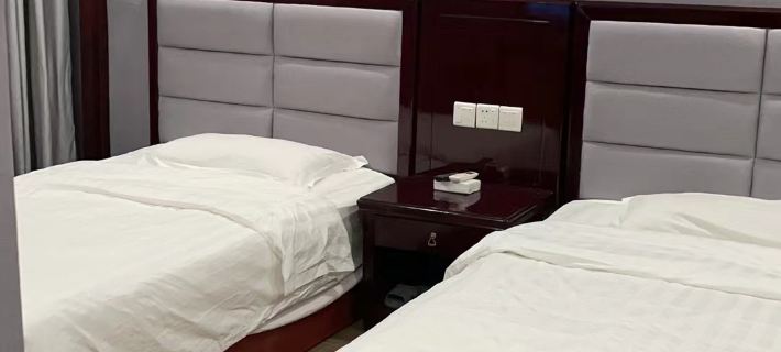 Prince Business Hotel (Yongfeng Supreme Branch) Отели в г. Юнфен
