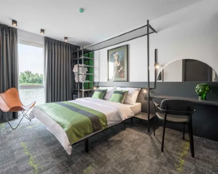 จอย 5 โรงแรมและสปา โรงแรมในเบลเกรด