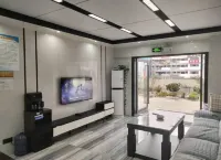 August Hotel