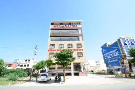 HOTEL ATLANTICA AJMER Отели рядом с достопримечательностью «Кваджа Гариб Навас Дарга Шариф»