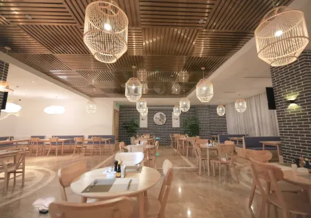 Xipu · Hidden Culture Hotel (Chengdu Taikoo Li Chunxi Road Subway Station Branch) Отели рядом с достопримечательностью «Chengdu Polytechnic Qingyang Campus»