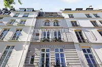 Chic Loft with Big Private Terrace on Ile Saint Louis Hotellit kohteessa 4. arrondissementti