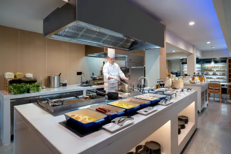 CYBO Station SSAW Shangpin Hotel Luohu Shenzhen Отели рядом с достопримечательностью «Ping An Finance Center - Free Sky»