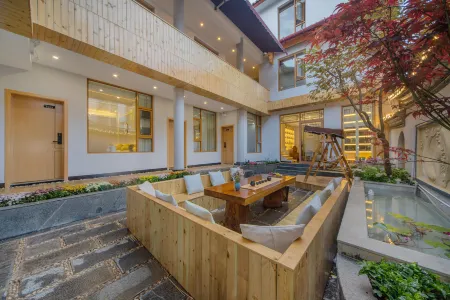 Lijiang Muzi Yayuan homestay designer net red view beauty hotel (Ancient City Branch)