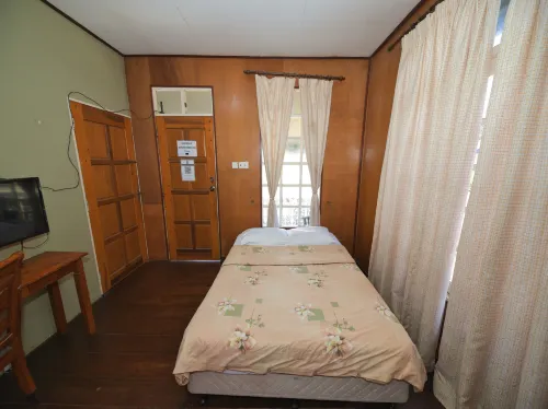 OYO 90968 Teratak Samuderakita, Chalet & Guesthouse Hotels in Batu Rakit