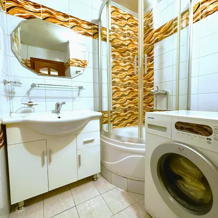 Apartment 44, spacious living area, separate kitchen & 1 bedroom