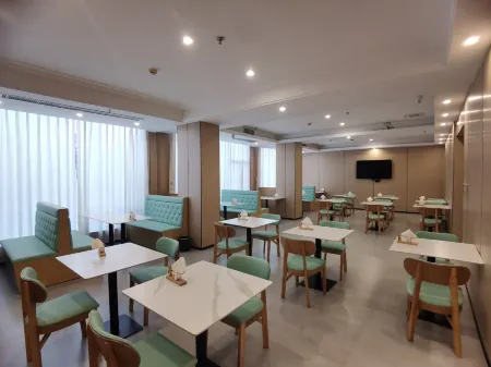 Haiyuewan Hotel (Shanwei Haifeng Passenger Transport Terminal) Отели рядом с достопримечательностью «Former Residence of Peng Pai Martyrs»