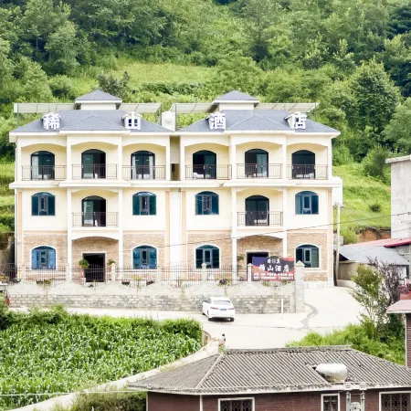 Hezhang Xishan Hotel (Axilixi Jiucaiping Scenic Area)