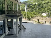 Ganshui Town Jinxiang Hotel Отели рядом с достопримечательностью «Дунг-Цзин»