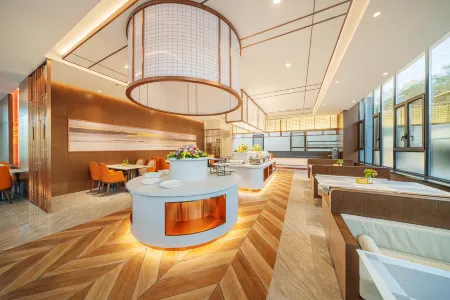 Translated into Longze Huili Hotel International