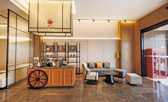 Homeinn Plus Hotel (Aksu Jiefangbei Road Airport)